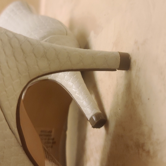 Express booties like new - Picture 7 of 8